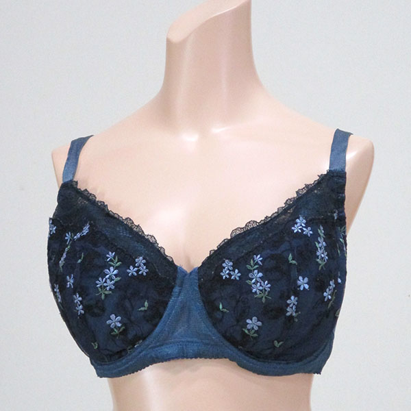 巨乳ブラジャー