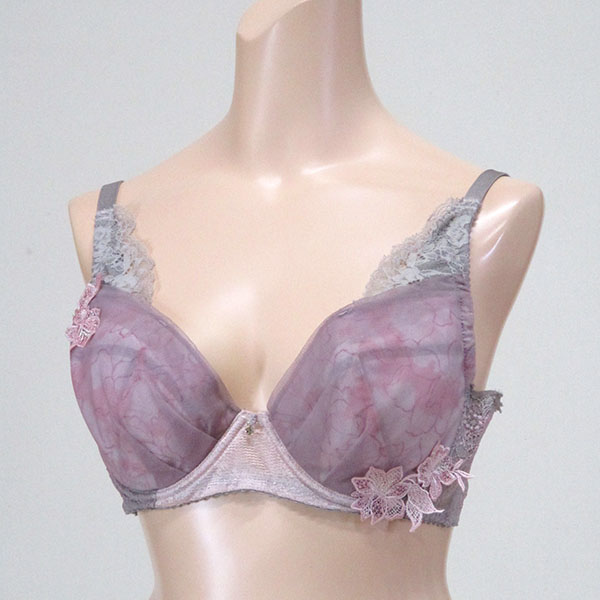 巨乳ブラジャー