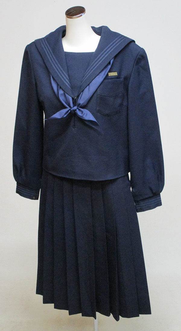 ★吹田市立　豊津中学校冬セーラー上下セット（バッチ付）